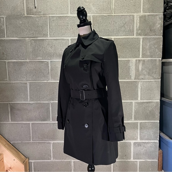 Burberry Harbourne trench coat. - Picture 5 of 15